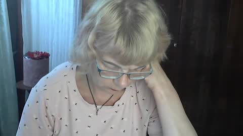 Olivia Mia online show from July 28, 2026, 11:50 am