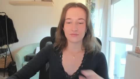 Snapshot of oliviaaa2003 chatting on July 3, 2026, 9:05 am Oliwiaa2004 online show from July 3, 2026, 9:05 am