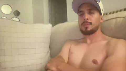 papicubano_guapo23cm online show from June 11, 2026, 4:43 am