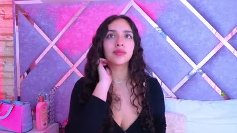 paulette_dupont_ online show from May 3, 2026, 3:23 am
