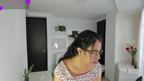 paulina online show from June 4, 2026, 6:47 pm