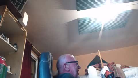 Snapshot of pc8474408 chatting on April 19, 2026, 12:33 am pc8474408 online show from April 19, 2026, 12:33 am