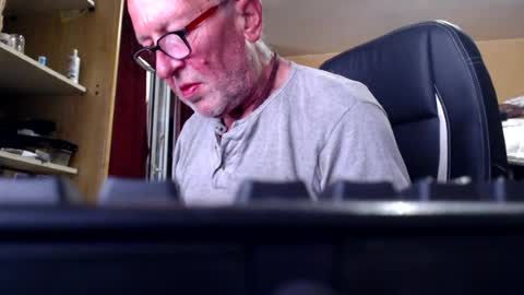 Snapshot of pc8474408 chatting on July 12, 2026, 10:28 am pc8474408 online show from July 12, 2026, 10:28 am