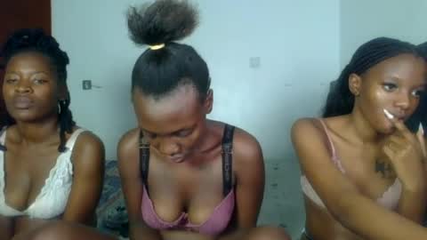 Snapshot of peach_ebonny chatting on June 25, 2026, 6:45 pm peach_ebonny online show from June 25, 2026, 6:45 pm