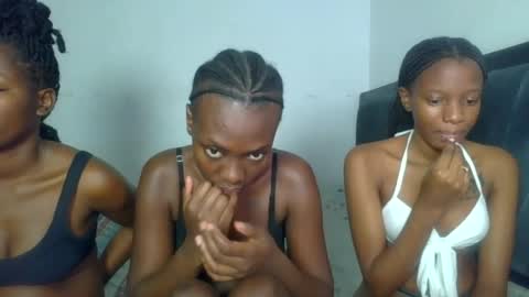 Snapshot of peach_ebonny chatting on June 26, 2026, 6:56 pm peach_ebonny online show from June 26, 2026, 6:56 pm