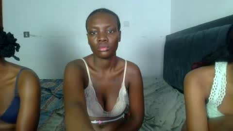 Snapshot of peach_ebonny chatting on June 27, 2026, 12:22 pm peach_ebonny online show from June 27, 2026, 12:22 pm