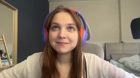Luna Vale online show from June 17, 2026, 1:23 pm