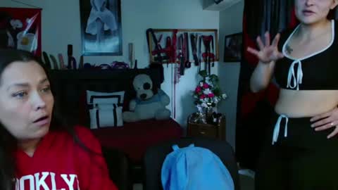 Snapshot of penelopeandmarilyn chatting on June 25, 2026, 2:10 pm Penelope and my girlfriend Marilyn online show from June 25, 2026, 2:10 pm