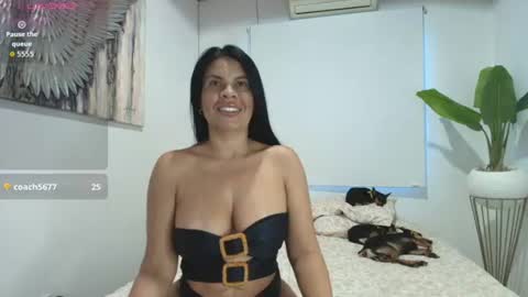Snapshot of perla_hot4u chatting on June 19, 2026, 9:51 pm online show from June 19, 2026, 9:51 pm