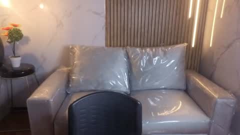 perla_lovely online show from June 9, 2026, 12:28 pm