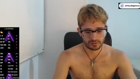 Snapshot of peter_x_annaud chatting on August 8, 2026, 11:01 am FELIPE online show from August 8, 2026, 11:01 am