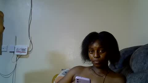 petite_melinda online show from June 14, 2026, 2:24 am