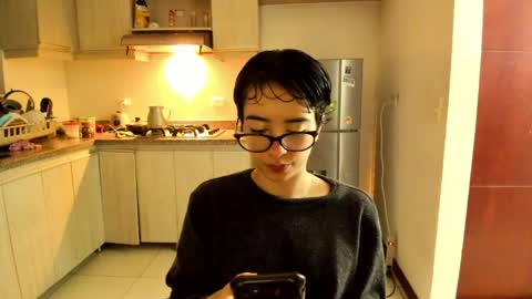 Snapshot of petitee_lunna chatting on May 30, 2026, 1:25 am Lunna online show from May 30, 2026, 1:25 am