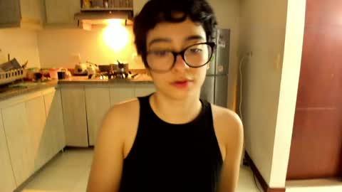 Snapshot of petitee_lunna chatting on June 10, 2026, 2:45 am Lunna online show from June 10, 2026, 2:45 am