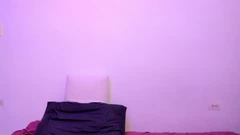 Snapshot of petitee_lunna chatting on July 28, 2026, 1:56 am Lunna online show from July 28, 2026, 1:56 am