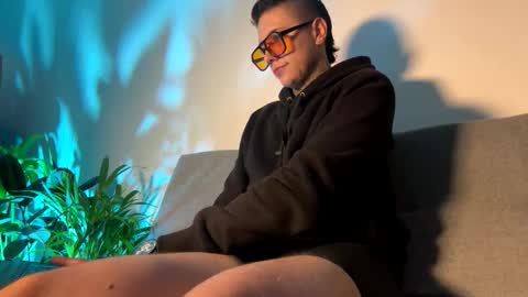 Snapshot of phillip_brownn chatting on April 14, 2026, 12:22 pm PHILLIP online show from April 14, 2026, 12:22 pm