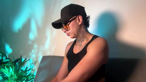Snapshot of phillip_brownn chatting on April 23, 2026, 10:45 pm PHILLIP online show from April 23, 2026, 10:45 pm