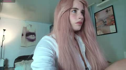 Snapshot of piera_ chatting on August 3, 2026, 7:06 pm Piera online show from August 3, 2026, 7:06 pm