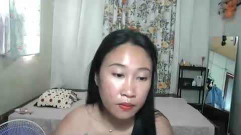 yumie  online show from June 8, 2026, 1:28 am