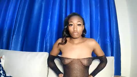 Snapshot of pinkaura_ chatting on June 5, 2026, 11:49 am PinkyAura online show from June 5, 2026, 11:49 am