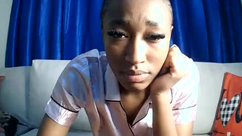 Snapshot of pinkaura_ chatting on June 9, 2026, 7:03 pm PinkyAura online show from June 9, 2026, 7:03 pm
