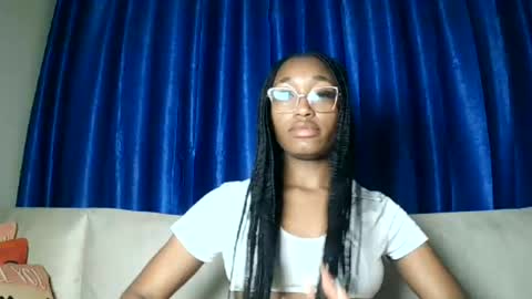 Snapshot of pinkaura_ chatting on June 19, 2026, 9:40 pm PinkyAura online show from June 19, 2026, 9:40 pm