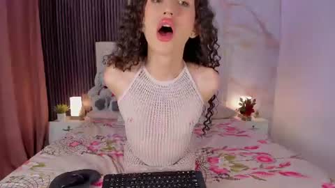 Snapshot of pinky_peach_ chatting on June 19, 2026, 4:06 am Peachy online show from June 19, 2026, 4:06 am