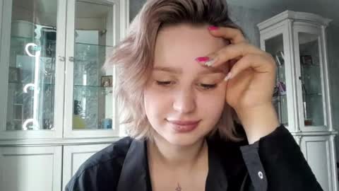 Caroline online show from April 6, 2026, 4:10 am