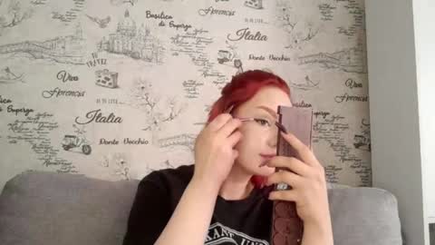 Caroline online show from April 22, 2026, 4:37 am