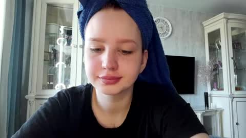 Caroline online show from April 29, 2026, 4:27 am