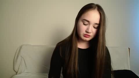 Lily online show from May 14, 2026, 2:02 pm