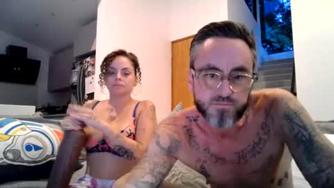 Snapshot of pixieandthegiant chatting on July 19, 2026, 12:14 am Pixie online show from July 19, 2026, 12:14 am