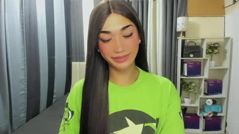 pixiedoll_ online show from June 26, 2026, 7:24 am