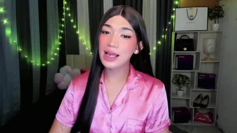 pixiedoll_ online show from July 28, 2026, 7:37 am