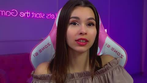 Polly online show from June 8, 2026, 11:05 pm
