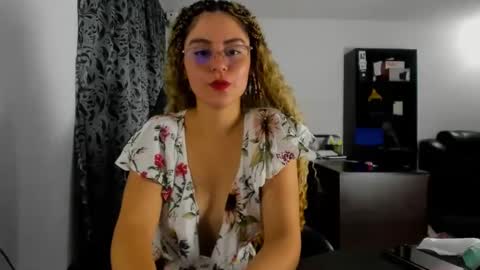pretty_latina2 online show from January 26, 2025, 6:59 am