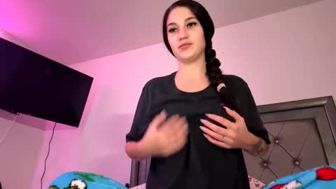 prettygirllltorii online show from May 17, 2026, 11:56 pm