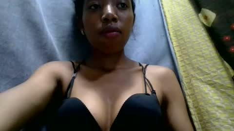 prisca880319 online show from May 2, 2026, 2:55 pm