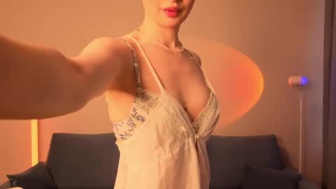 Eva online show from May 26, 2026, 3:24 am