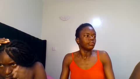 Snapshot of purple_honey2 chatting on June 18, 2026, 9:14 am Honey online show from June 18, 2026, 9:14 am