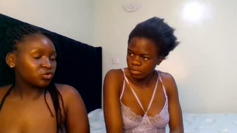 Snapshot of purple_honey2 chatting on June 20, 2026, 12:08 pm Honey online show from June 20, 2026, 12:08 pm