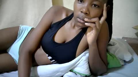 queen_slender online show from June 25, 2026, 6:51 am
