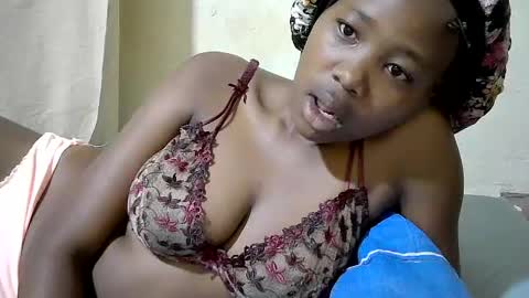 queen_slender online show from July 25, 2026, 4:10 am