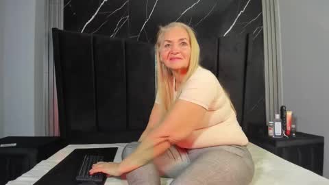 Snapshot of queenstarhyl chatting on March 4, 2026, 6:08 am queenstarhyl online show from March 4, 2026, 6:08 am