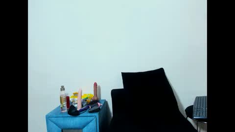 Snapshot of queenstarhyl chatting on May 16, 2026, 12:51 am queenstarhyl online show from May 16, 2026, 12:51 am