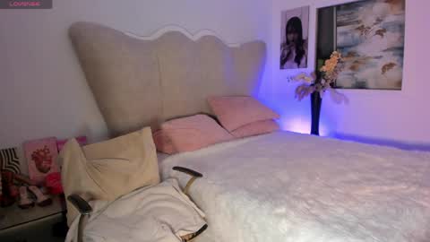 natalia  -  online show from May 18, 2026, 4:07 am