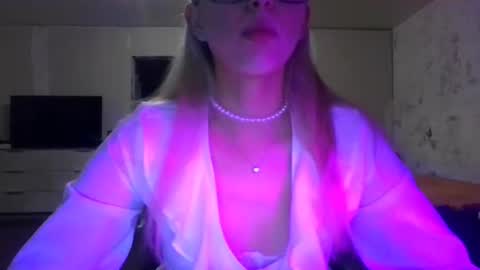 radish666 online show from June 10, 2026, 7:24 pm