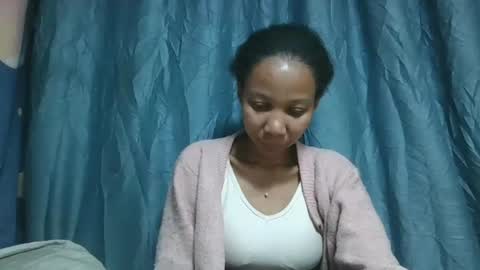 rasoanetteee online show from October 8, 2025, 6:05 pm