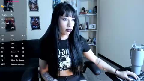 ravenelle_ online show from July 9, 2026, 10:03 pm