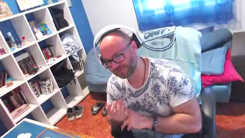Snapshot of ravingr3d3 chatting on April 17, 2026, 10:51 am ravingr3d3 online show from April 17, 2026, 10:51 am